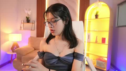 billiebrownn online show from April 14, 7:17 pm