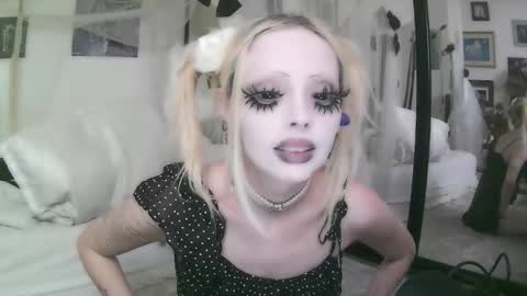 vampire fang  online show from March 12, 7:06 pm