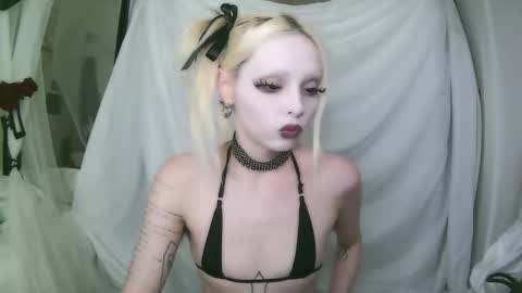 vampire fang  online show from February 4, 8:57 pm