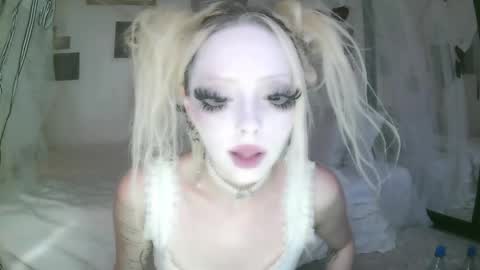 vampire fang  online show from April 8, 5:49 pm