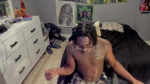 Plant Base Streamers From Pennsylvania online show from December 13, 11:11 pm