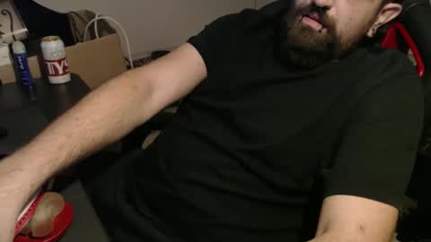 Snapshot of black_beard_slides chatting on September 11, 10:33 pm black_beard_slides online show from September 11, 10:33 pm