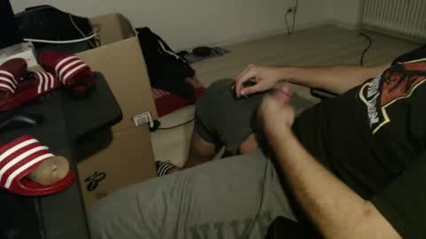 Snapshot of black_beard_slides chatting on September 13, 6:54 pm black_beard_slides online show from September 13, 6:54 pm