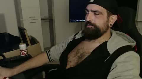 Snapshot of black_beard_slides chatting on September 21, 5:50 pm black_beard_slides online show from September 21, 5:50 pm