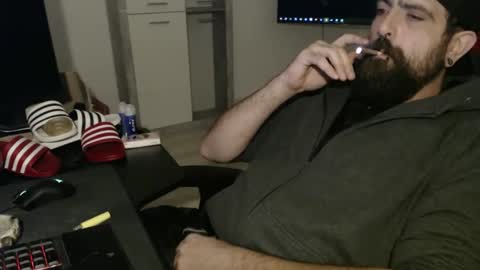 Snapshot of black_beard_slides chatting on October 16, 9:46 pm black_beard_slides online show from October 16, 9:46 pm