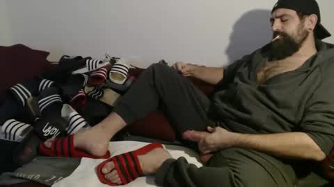 Snapshot of black_beard_slides chatting on October 30, 12:33 am black_beard_slides online show from October 30, 12:33 am