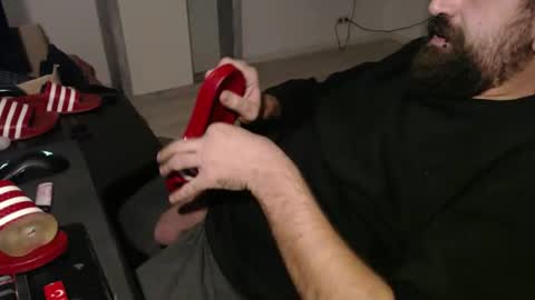 Snapshot of black_beard_slides chatting on October 13, 3:03 pm black_beard_slides online show from October 13, 3:03 pm