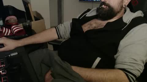 Snapshot of black_beard_slides chatting on September 22, 9:19 pm black_beard_slides online show from September 22, 9:19 pm