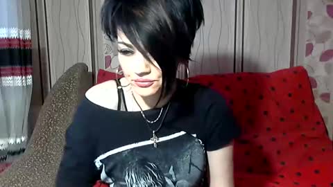 black_hot_01 online show from February 6, 8:50 am