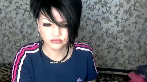 black_hot_01 online show from December 3, 6:25 am