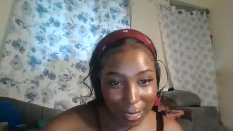 Dee online show from May 3, 2:56 pm