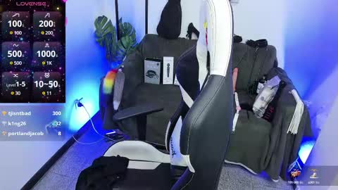 Snapshot of blackberry_s chatting on February 19, 11:14 pm Sophie online show from February 19, 11:14 pm