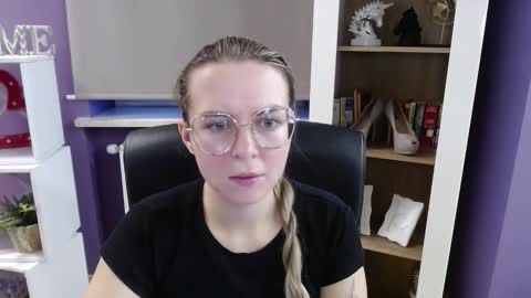 Z O E Y online show from November 13, 6:16 am