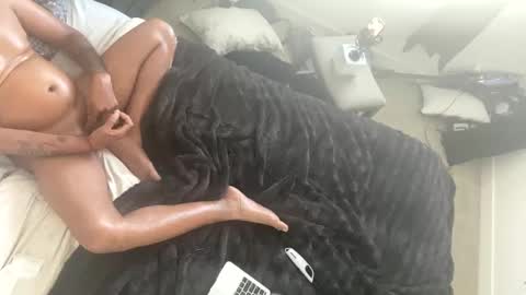 Snapshot of blacksexbite chatting on March 3, 5:41 pm ebony online show from March 3, 5:41 pm