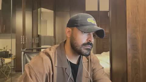 Leo online show from November 15, 1:35 pm