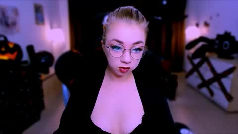 Nicole online show from October 12, 7:45 am