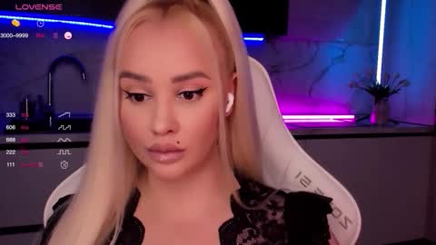 Snapshot of blond_diamond chatting on October 13, 2:57 am Lana online show from October 13, 2:57 am