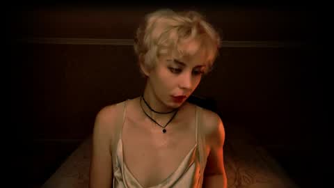 blond_ice_ann online show from May 10, 7:04 am