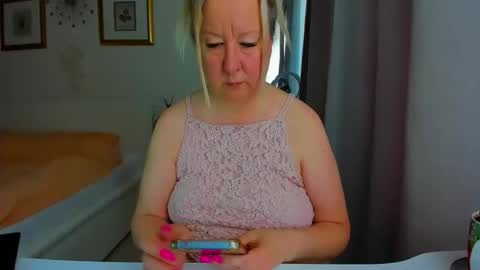 Nicole online show from April 12, 8:29 am