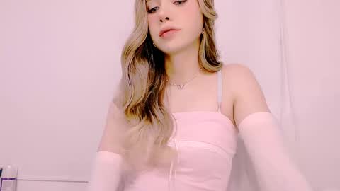 Snapshot of blondetwinkcum19 chatting on March 1, 3:21 am zoey  madisson 3 online show from March 1, 3:21 am