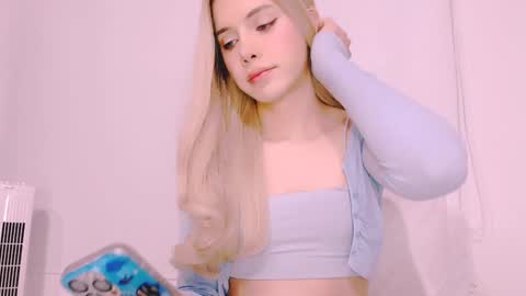 Snapshot of blondetwinkcum19 chatting on December 30, 3:03 am zoey  madisson 3 online show from December 30, 3:03 am