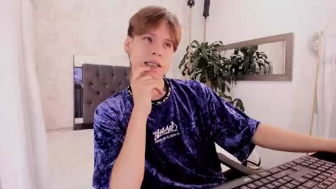 Snapshot of blondie_lover69 chatting on October 20, 9:42 pm Maleeth online show from October 20, 9:42 pm