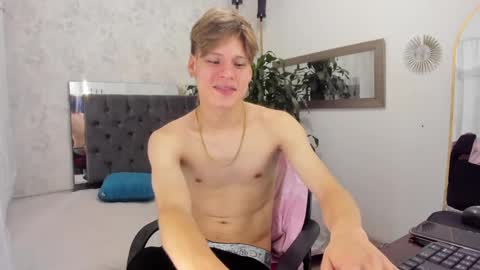Snapshot of blondie_lover69 chatting on October 8, 8:59 pm Maleeth online show from October 8, 8:59 pm