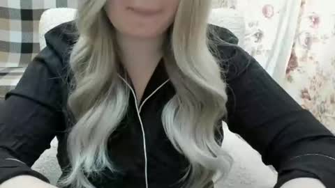 blondymargaret online show from March 1, 10:24 am