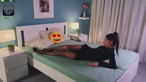 Mia online show from January 12, 2:24 pm