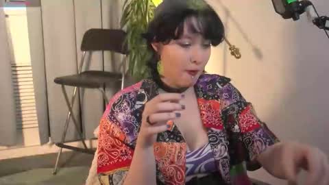 bluebeell online show from March 25, 1:51 pm