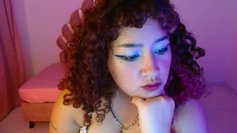 Snapshot of blueevelvet chatting on October 21, 11:30 pm Bluee online show from October 21, 11:30 pm