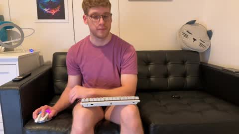 Snapshot of blueeyedtallguy chatting on December 27, 2:36 am blueeyedtallguy online show from December 27, 2:36 am