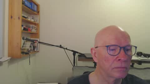 Snapshot of blueeyesn8 chatting on December 2, 9:30 am blueeyesn8 online show from December 2, 9:30 am
