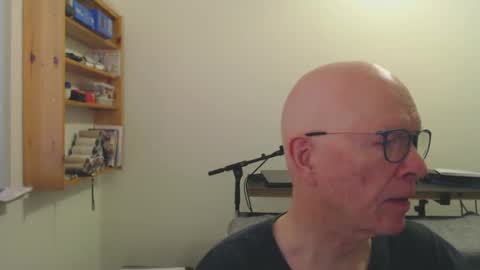 Snapshot of blueeyesn8 chatting on December 4, 9:45 am blueeyesn8 online show from December 4, 9:45 am