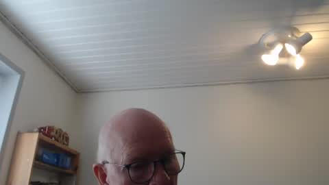 Snapshot of blueeyesn8 chatting on February 6, 10:25 am blueeyesn8 online show from February 6, 10:25 am