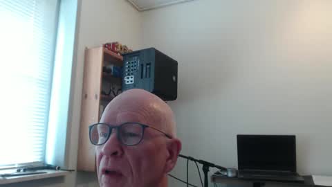 Snapshot of blueeyesn8 chatting on October 14, 9:23 am blueeyesn8 online show from October 14, 9:23 am