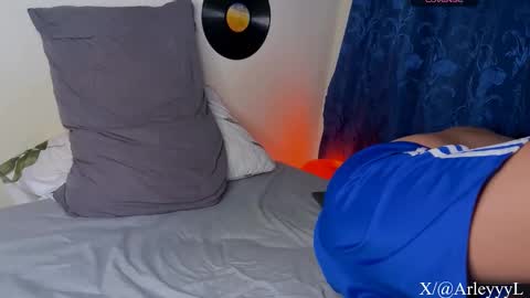 bluelatin22 online show from March 25, 1:12 am