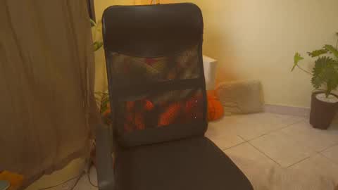 Snapshot of bluemysticlady chatting on October 3, 10:01 am FLORAA online show from October 3, 10:01 am