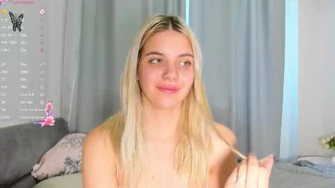 Snapshot of blushkitty chatting on October 4, 8:12 am Chloe online show from October 4, 8:12 am