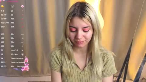 Snapshot of blushkitty chatting on October 20, 7:13 am Chloe online show from October 20, 7:13 am