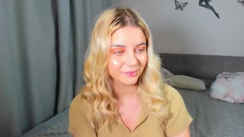 Snapshot of blushkitty chatting on October 14, 6:16 am Chloe online show from October 14, 6:16 am
