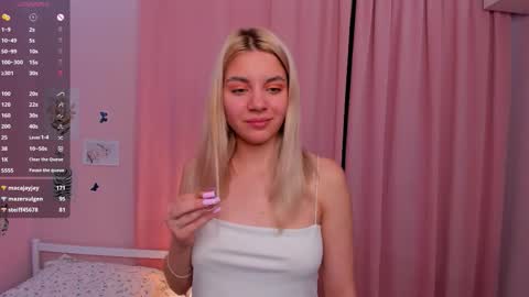 Snapshot of blushkitty chatting on September 12, 4:09 pm Chloe online show from September 12, 4:09 pm