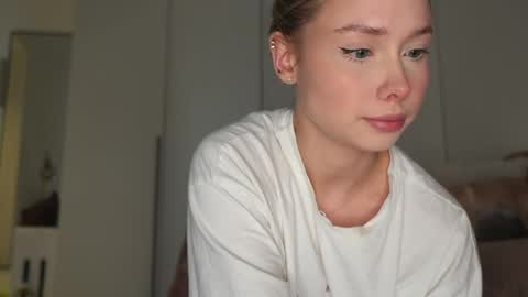 Elizabeth or you can call me Ellie online show from April 2, 3:41 pm