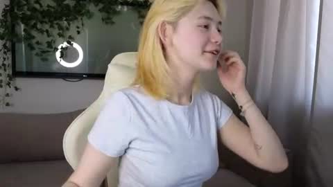 Alice and David online show from June 16, 2:26 am