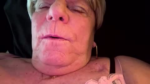 bobbiesucks69 online show from November 10, 7:38 pm