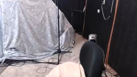 BobbyHill27b online show from April 6, 4:19 pm