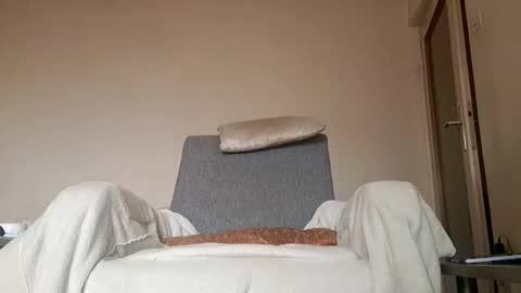 bobbytoyyboy online show from December 8, 8:51 am