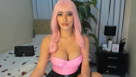 bombshelllaurax online show from March 11, 12:50 pm
