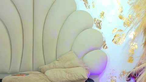 bonieklent online show from October 19, 4:06 am