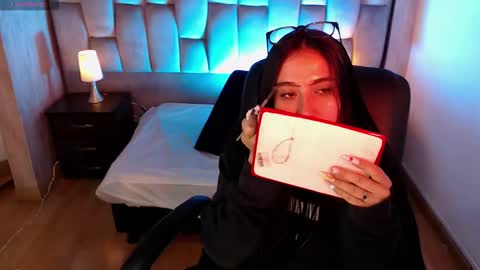 bonnali_lune online show from February 15, 12:59 pm